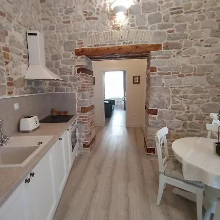 Antique - Center Ζαντάρ