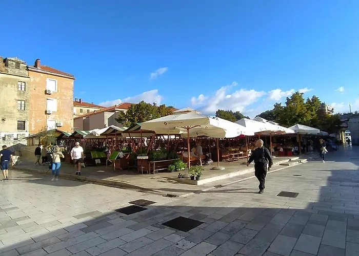 Antique - Center *